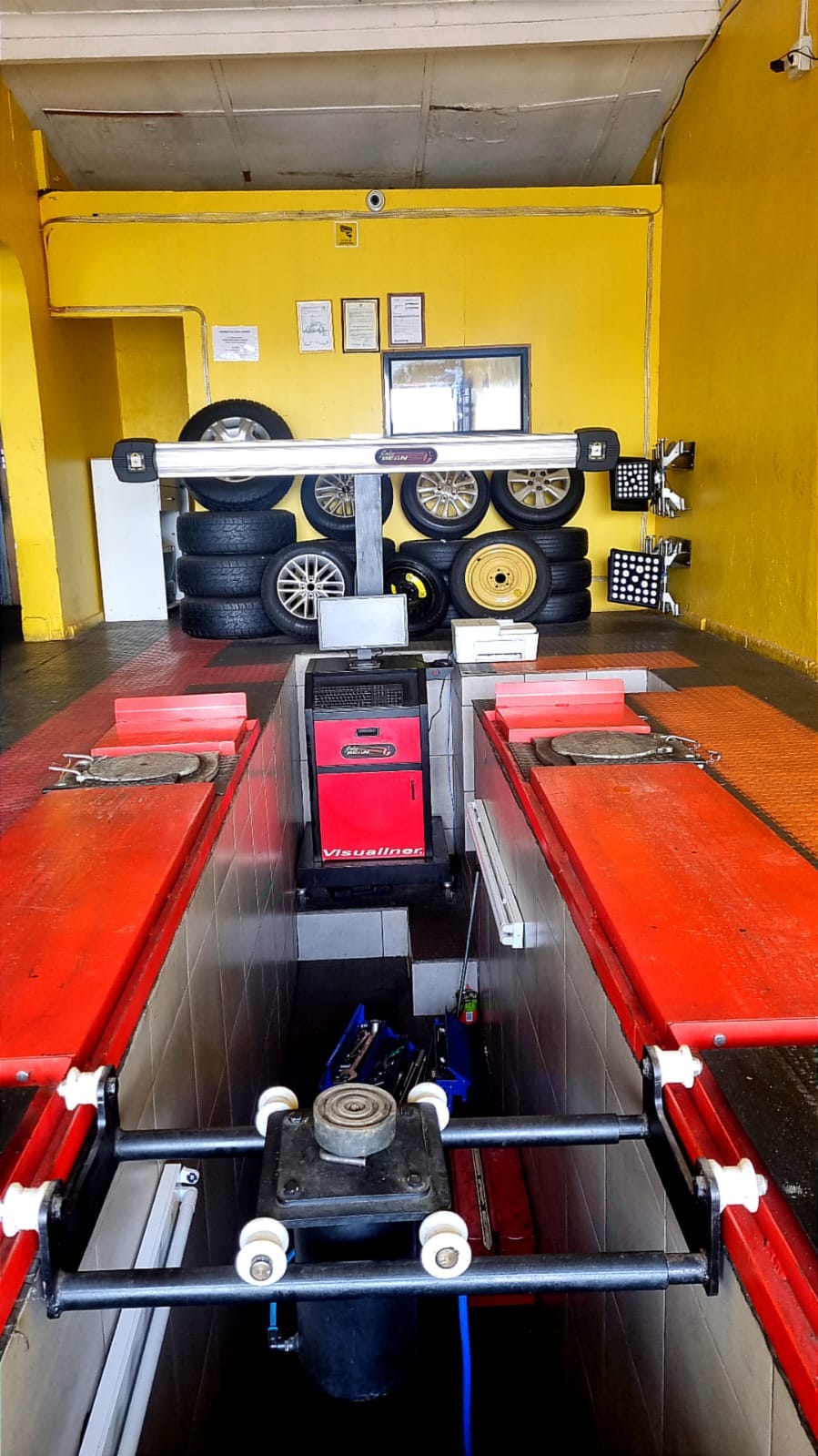 The John Bean Visualiner 3D wheel alignment machine at Bong's Tyre Centre