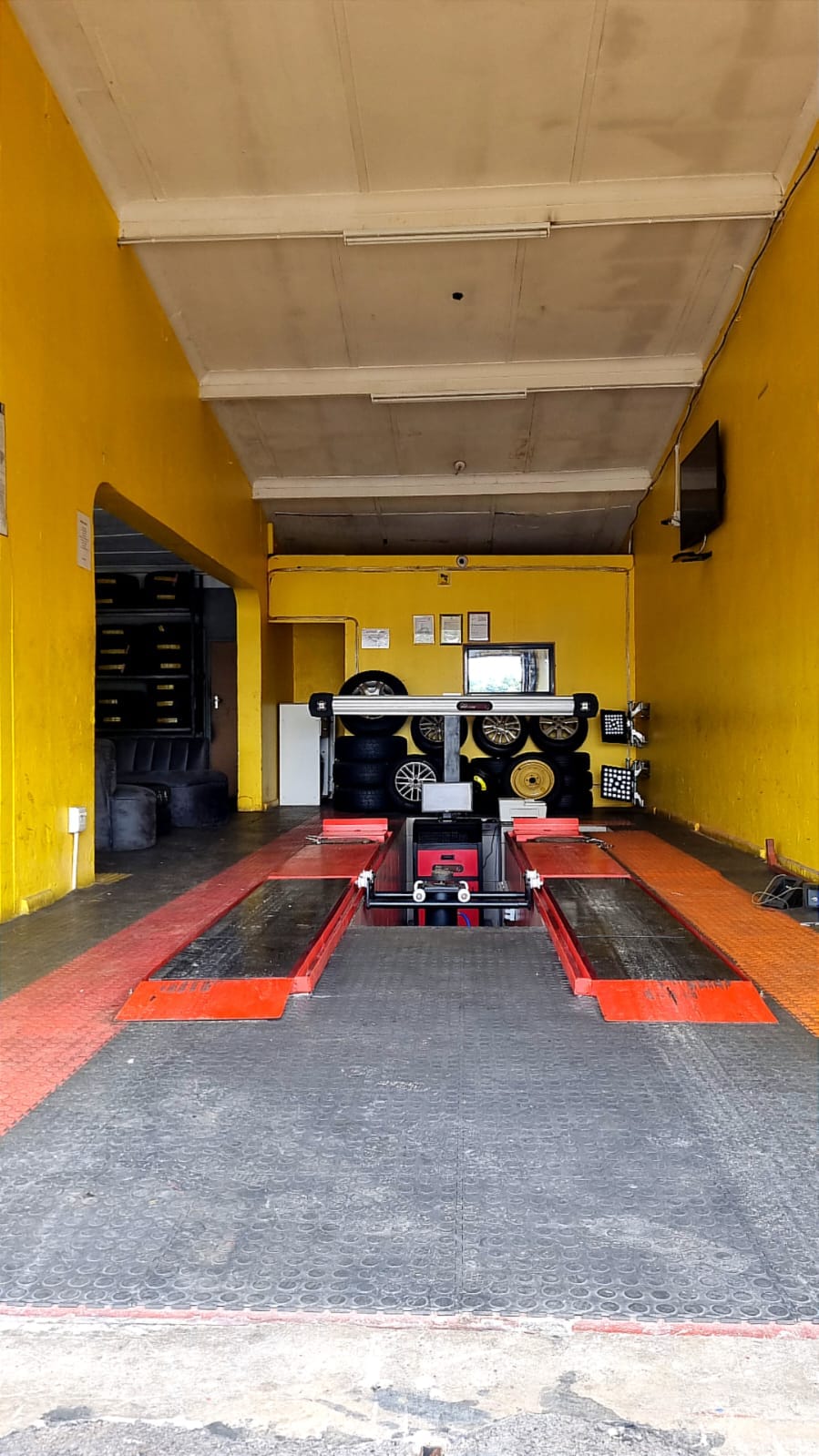 Wide view of the alignment bay at Bong's Tyre Centre